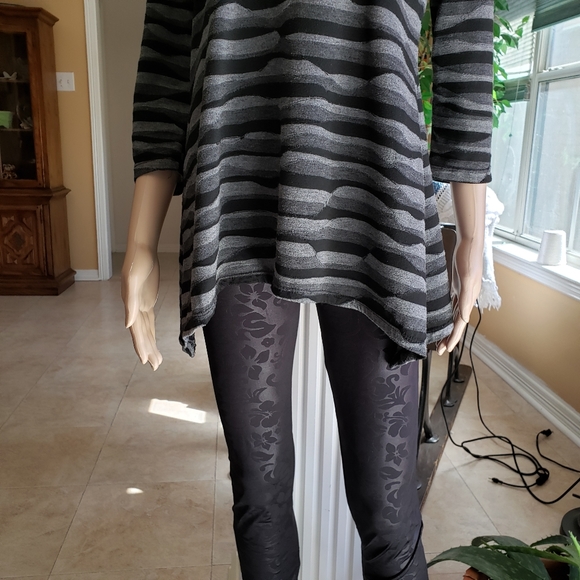 Super soft Art and Soul brand top size medium - Picture 3 of 6